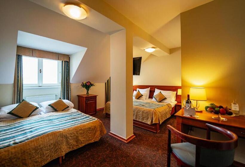 غرفة قياسية رباعية, U Divadla   Czech Leading Hotels