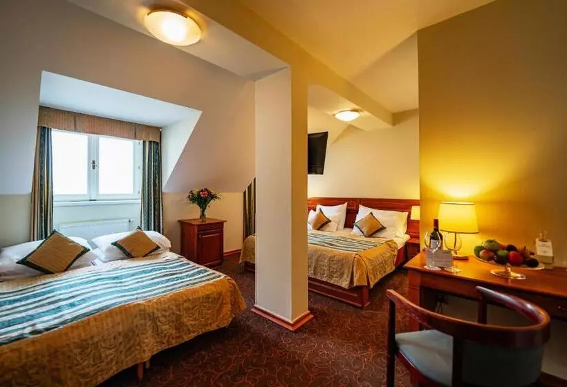 Standard Neljän Hengen Huone, U Divadla Czech Leading Hotels