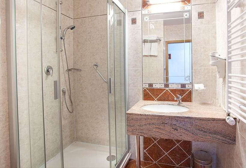 غرفة قياسية رباعية, U Divadla   Czech Leading Hotels