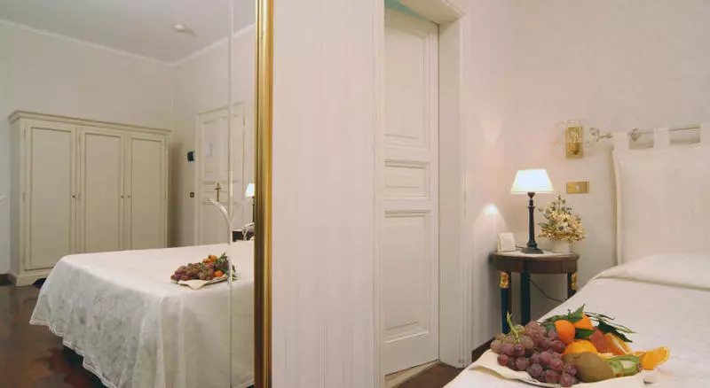 اتاق استاندارد چهار تخته, Villa Aricia