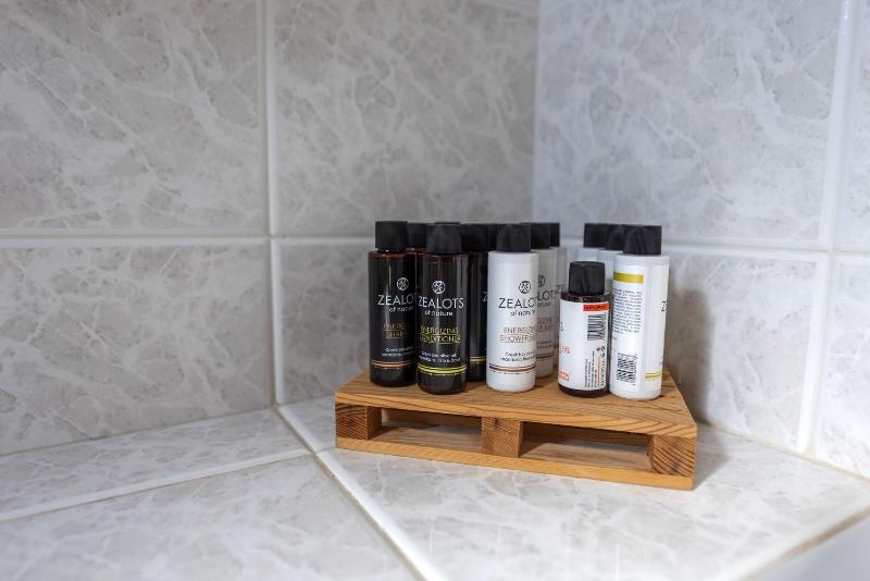 غرفة قياسية متصلة, Parosland