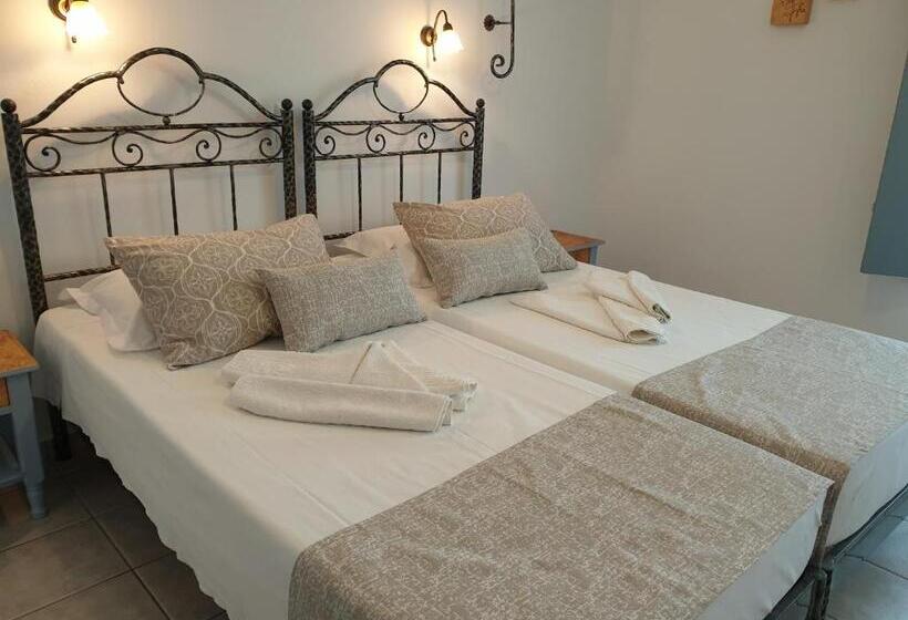 غرفة قياسية مطلّة علي البحر مزوَّدة بشُرفة, Sifnos Hotel Benaki