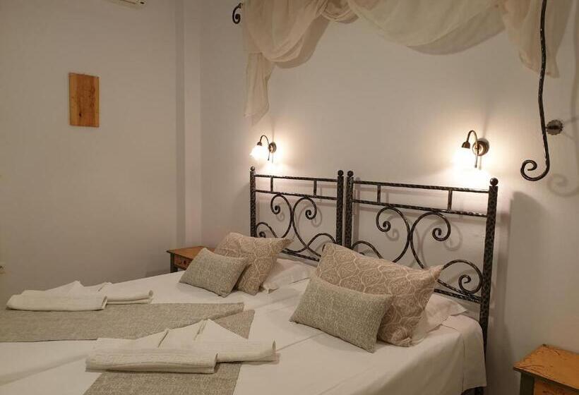 غرفة قياسية مطلّة علي البحر مزوَّدة بشُرفة, Sifnos Hotel Benaki