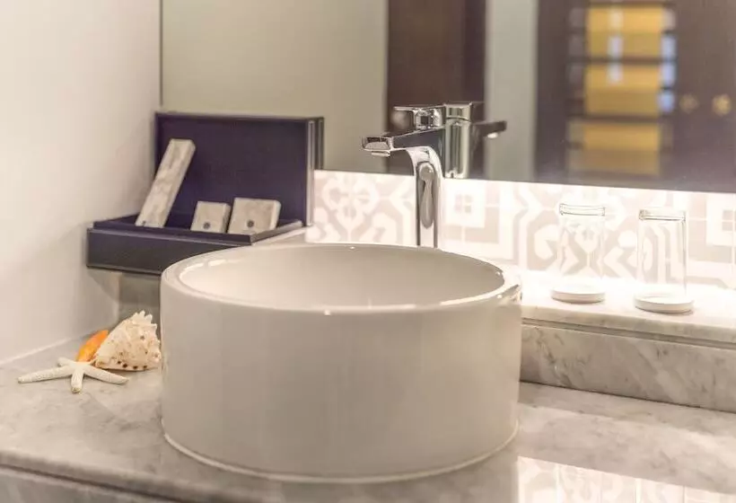 Deluxe Room with Hot Tub