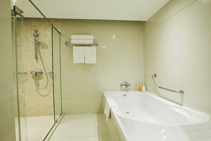 سوییت لوکس, Centre Point Plus Hotel Pratunam