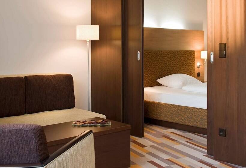 جناح جونيور, Mercure Graz City