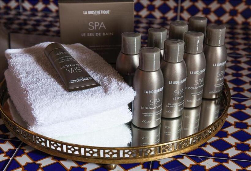 اتاق خانوادگی, Cas Gasi Boutique