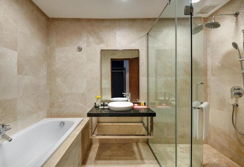 اتاق پرمیوم, St Giles Boulevard