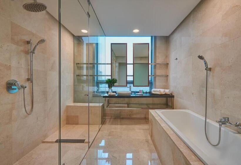 سوییت, St Giles Boulevard