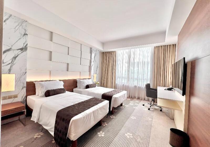 اتاق پرمیوم, St Giles Boulevard