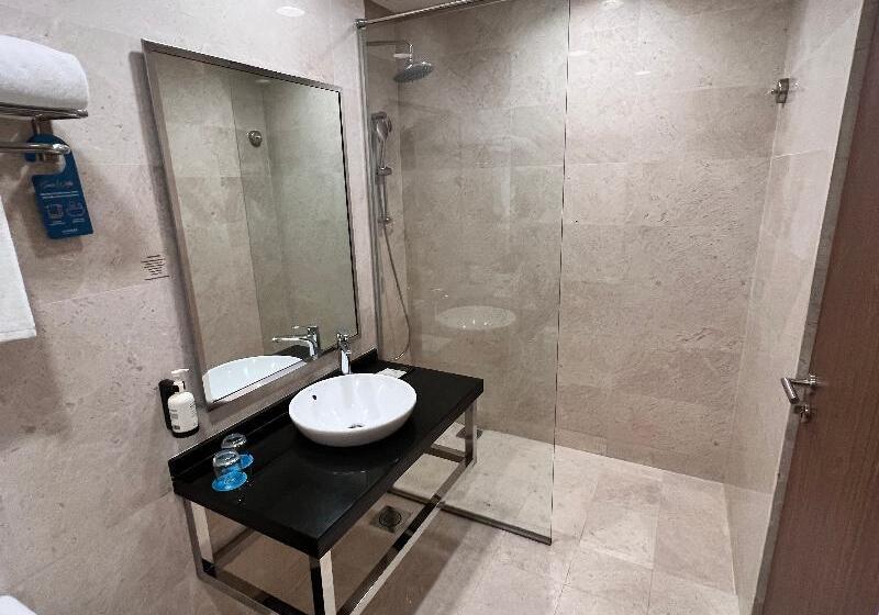 اتاق استاندارد, St Giles Boulevard