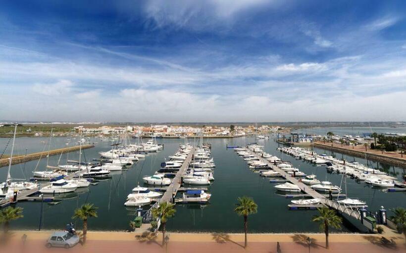 带2个卧室的公寓, Leo Rentals