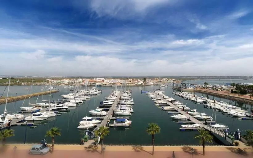 آپارتمان 2 خوابه, Leo Rentals