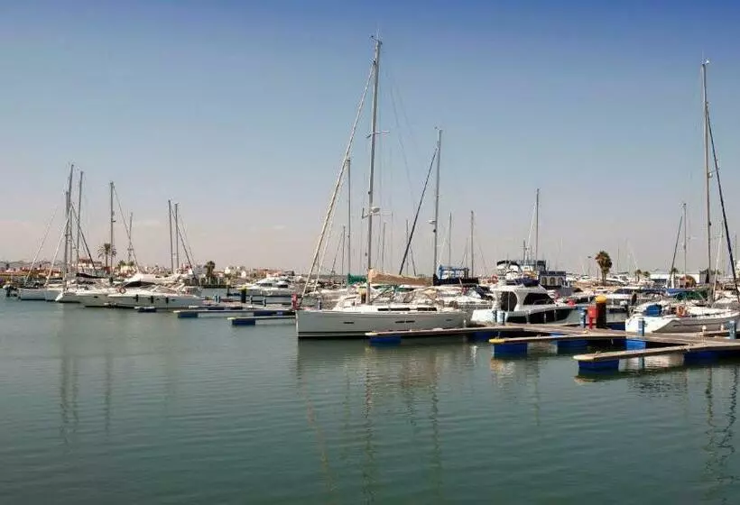 آپارتمان 2 خوابه, Leo Rentals