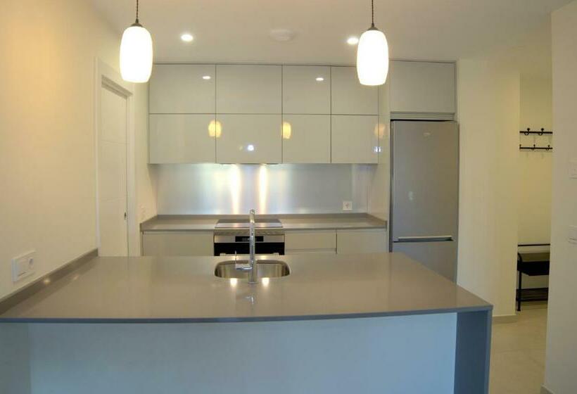 带2个卧室的公寓, Leo Rentals