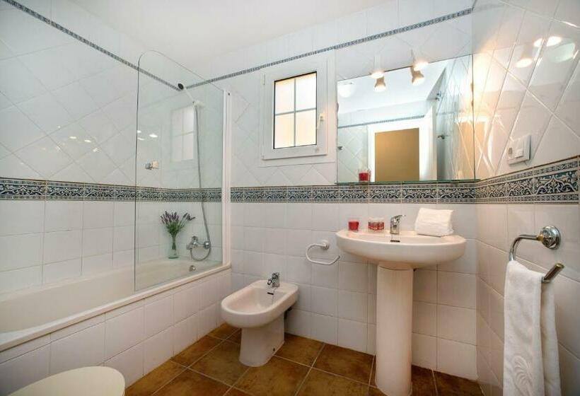 带3个卧室的公寓, Leo Rentals