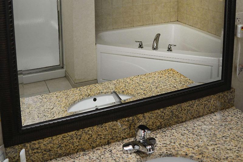 キングサイズベッドのスタンダードルーム, Clarion Hotel Philadelphia International Airport