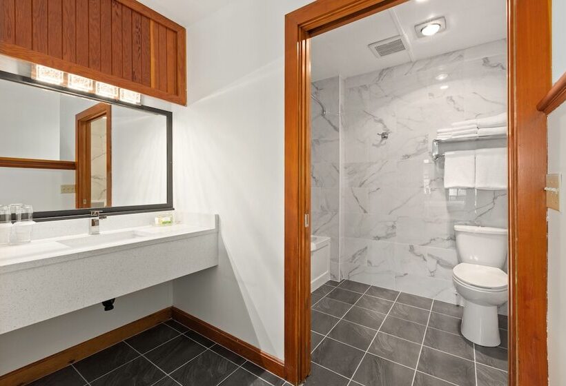 غرفه قياسيه سريرين مزدوجين, Canadian Princess Lodge & Marina