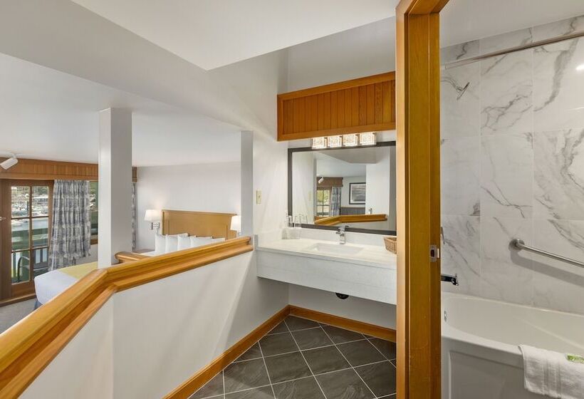 마스터 스위트, Canadian Princess Lodge & Marina