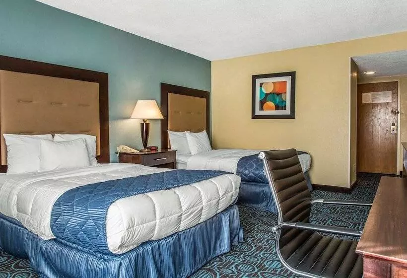 ２ダブルベッドのスタンダードルーム, Clarion Inn New London  Mystic