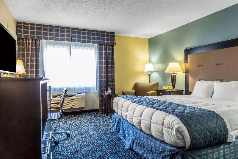 キングサイズベッドのスタンダードルーム, Clarion Inn New London  Mystic