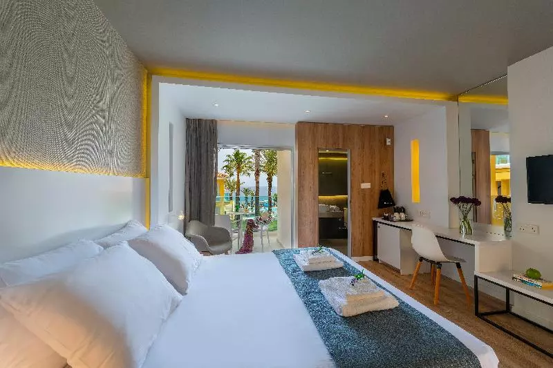 اتاق اساندارد با چشم‌انداز جانبی به دریا, Malama Beach Holiday Village