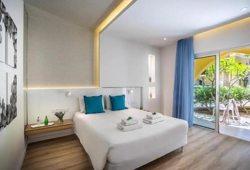 Superior suite with garden view, Malama Beach Holiday Village