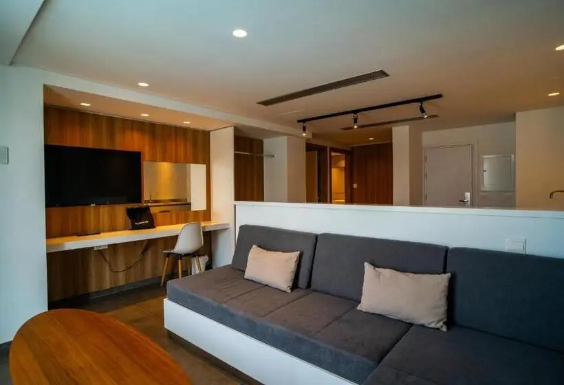 デラックススイート, Malama Beach Holiday Village