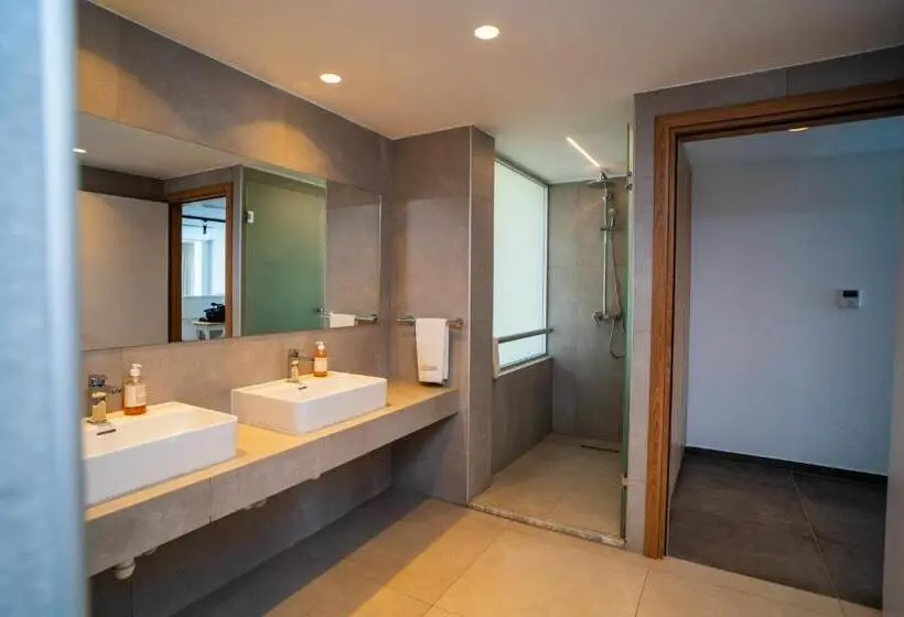 デラックススイート, Malama Beach Holiday Village