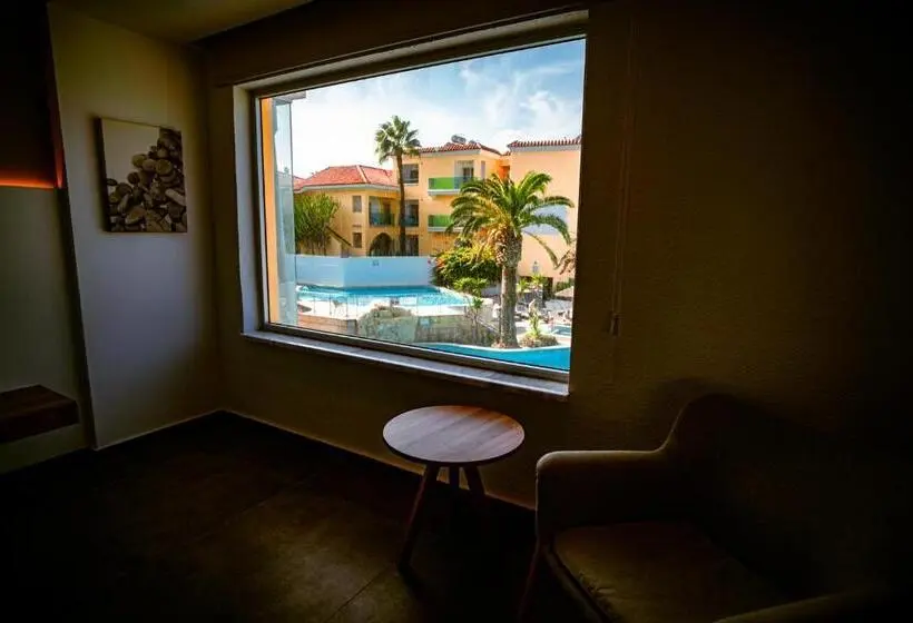 デラックススイート, Malama Beach Holiday Village