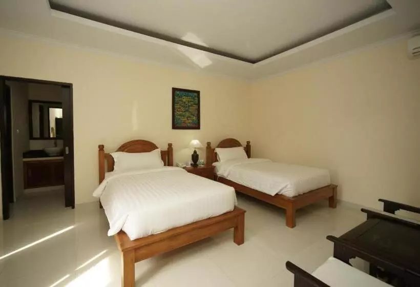 اتاق سوپریور با چشمانداز استخر, Swastika Bungalows