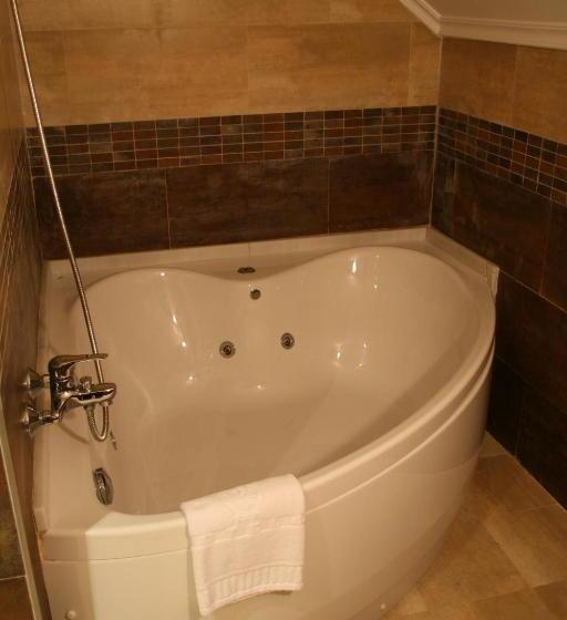 חדר סופריור, 44