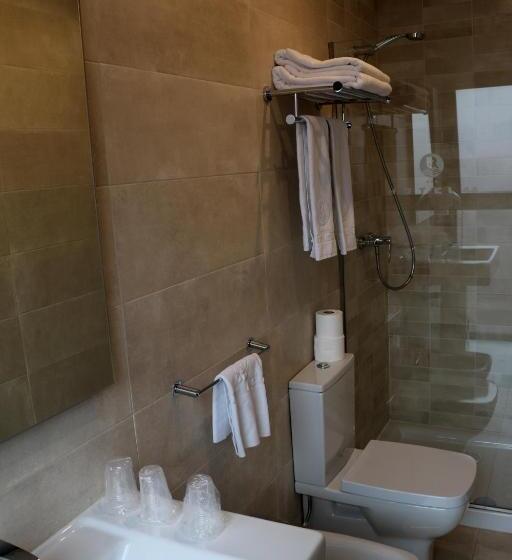 חדר סטנדרט לשלושה, 44