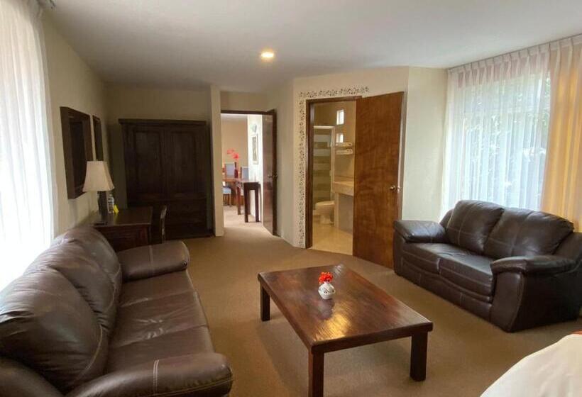 家庭间, Capital O La Huerta Golf &