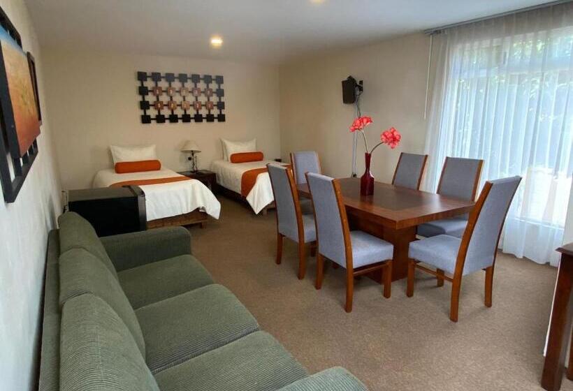 家庭间, Capital O La Huerta Golf &