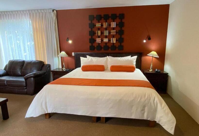 家庭间, Capital O La Huerta Golf &