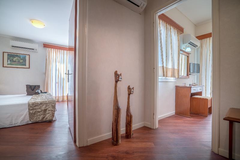 اتاق خانوادگی, Diana