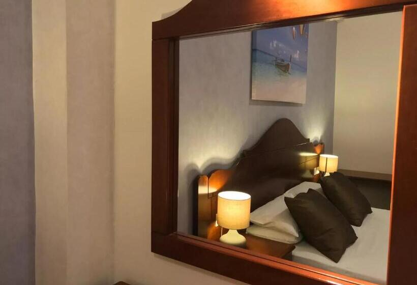 اتاق راحتی, Diana