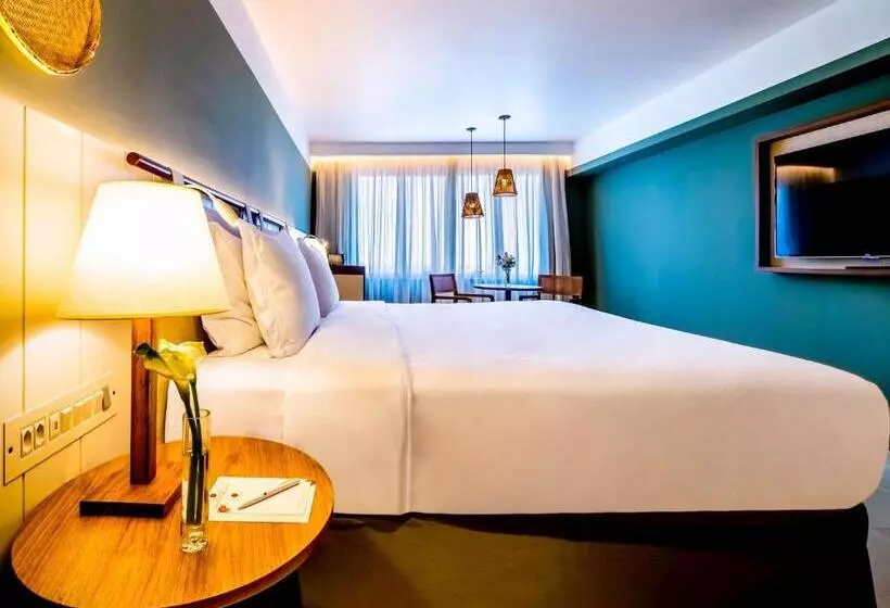 Deluxe Room King Bed & City View