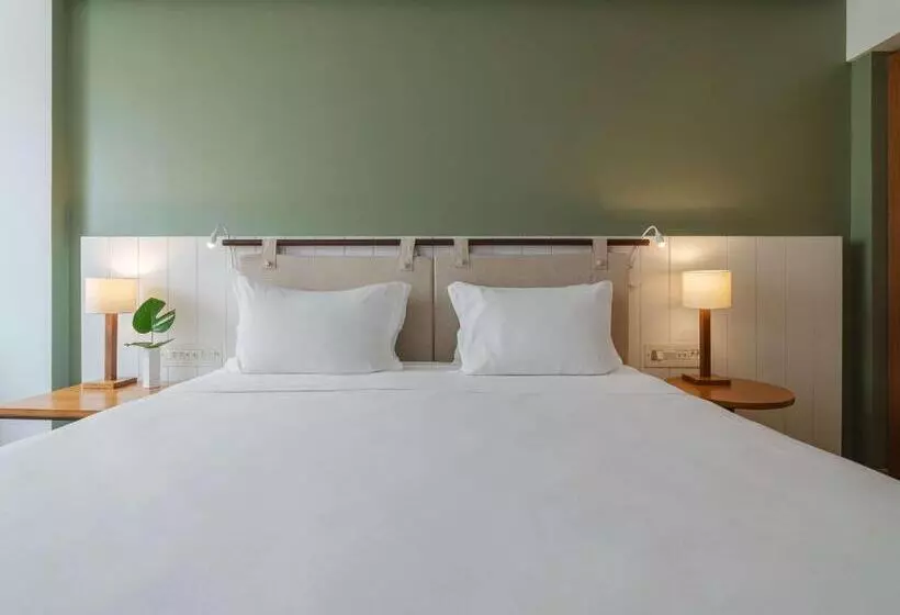 Deluxe Room King Size Bed