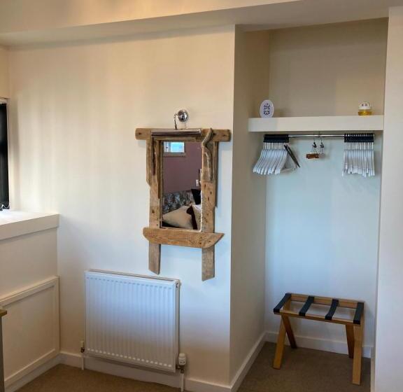 キングサイズベッドのスーペリアルーム, The Quies