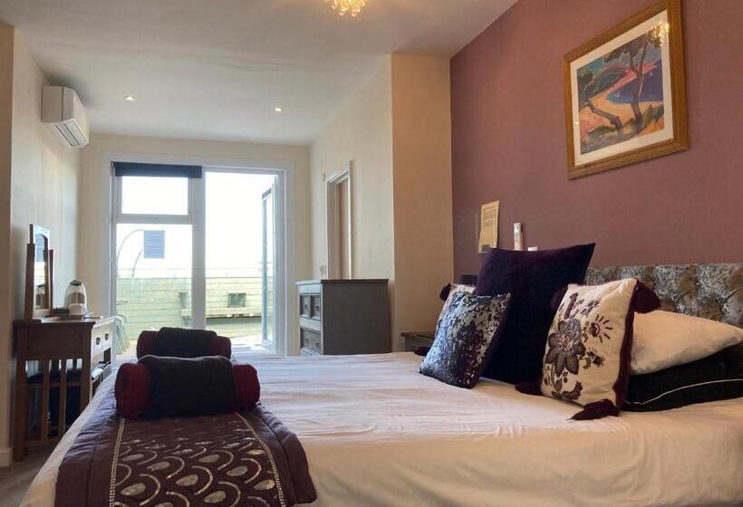 キングサイズベッドのスーペリアルーム, The Quies