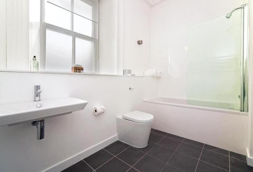 اتاق لوکس با چشم‌انداز دریا, Greystones B&B