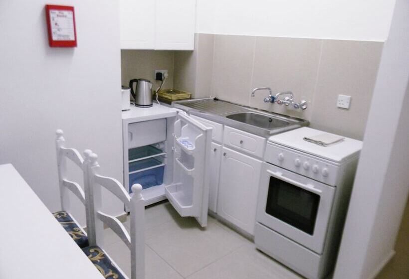 Апартаменты 2 Спальни, Hilltop Gardens Hotel Apartments