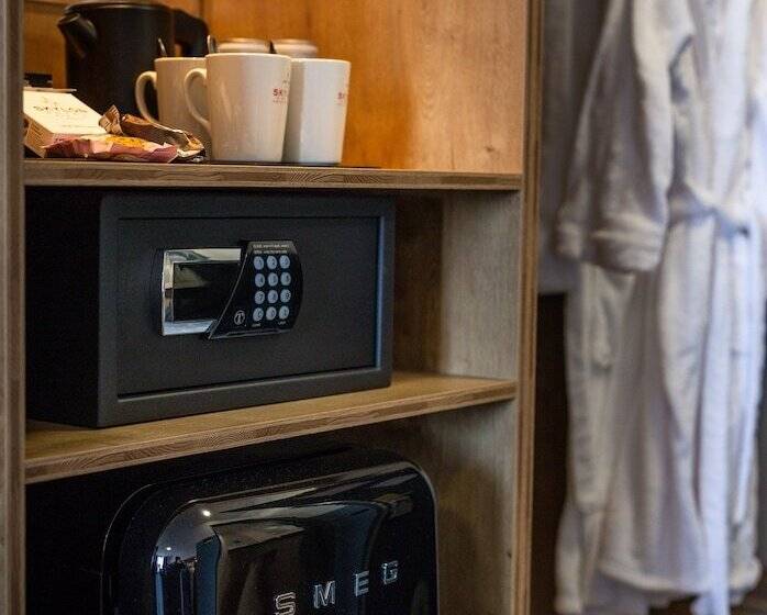 패밀리 룸, Dublin Skylon