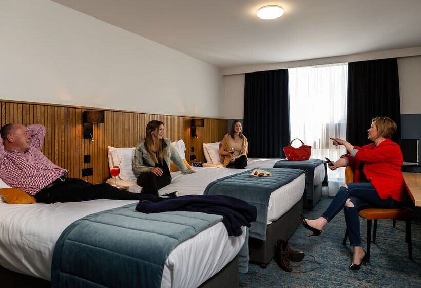 패밀리 룸, Dublin Skylon