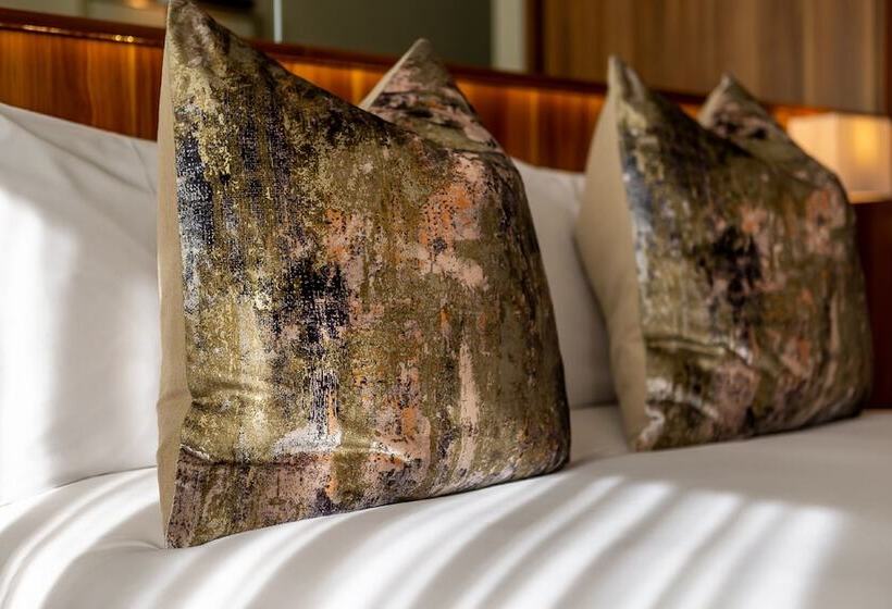 스탠다드 룸, Dublin Skylon