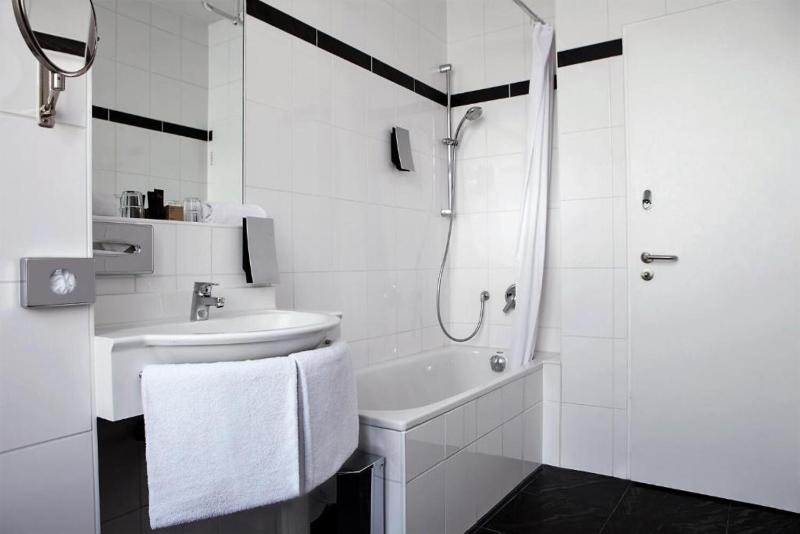 스탠다드 트리플 룸, Grand Hotel Downtown