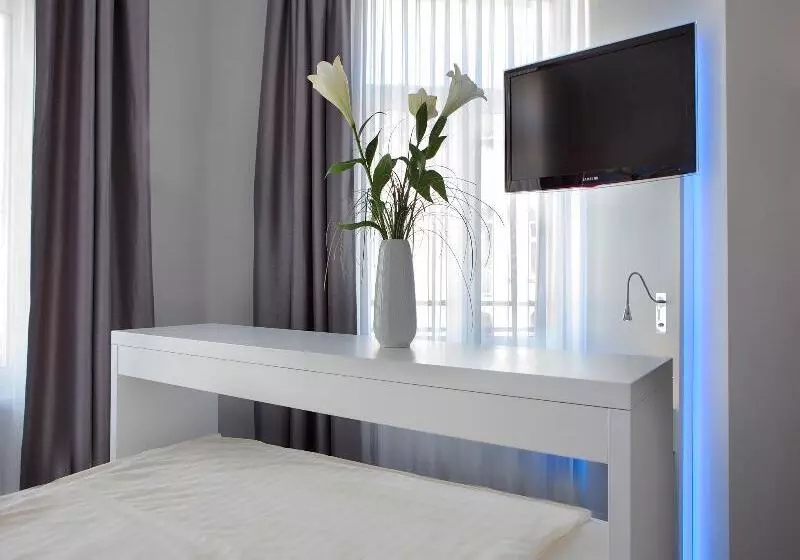 اتاق استاندارد یک نفره, Grand Hotel Downtown