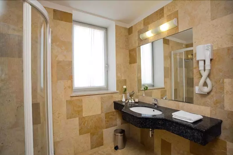 اتاق کلاس بیزنس, Grand Hotel Downtown